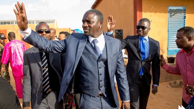 Résultat de recherche d'images pour "Drogba et Akon"