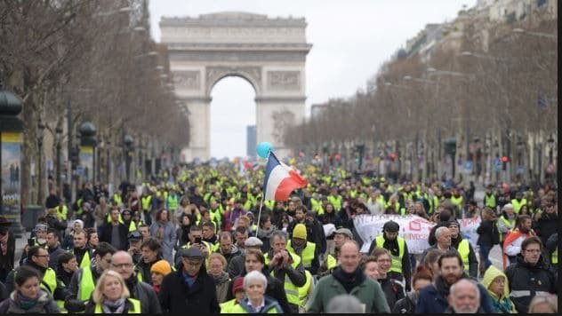 La Cour Pénale Internationale saisie par les Gilets Jaunes contre le président Emmanuel Macron et son Ministre de l'Intérieur, Castaner.