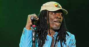 Alpha Blondy 80