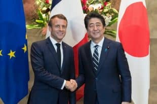 Macron,Abé 41